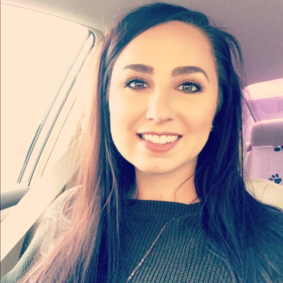 Meet your Posher, Megan - Picture 3 of 3